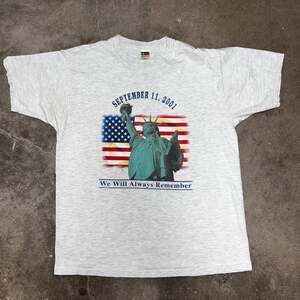 Vintage 9/11 Memorial T-Shirt Statue of Liberty New York  USA Flag size xl